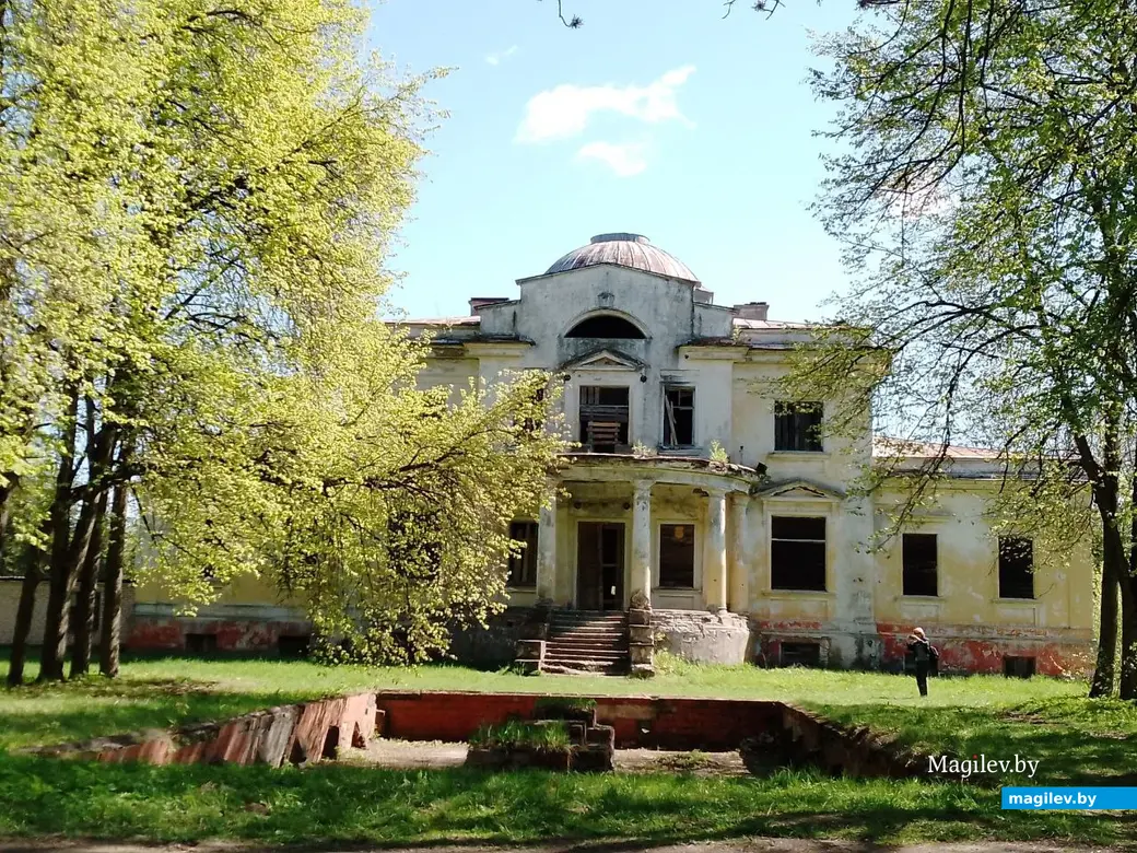 Усадьба графа Толстого. Агрогородок Грудиновка, Быховский район. Май 2023 г.