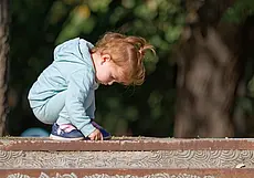 «Получаю от 5 тысяч российских рублей в день». Как работается частной няне в богатых семьях