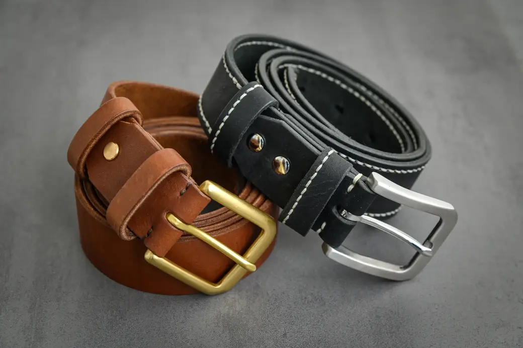 15.05.2023. Бобруйск. Мастер кожаной галантереи Денис Полищук. Фото: Александр ЧУГУЕВ.