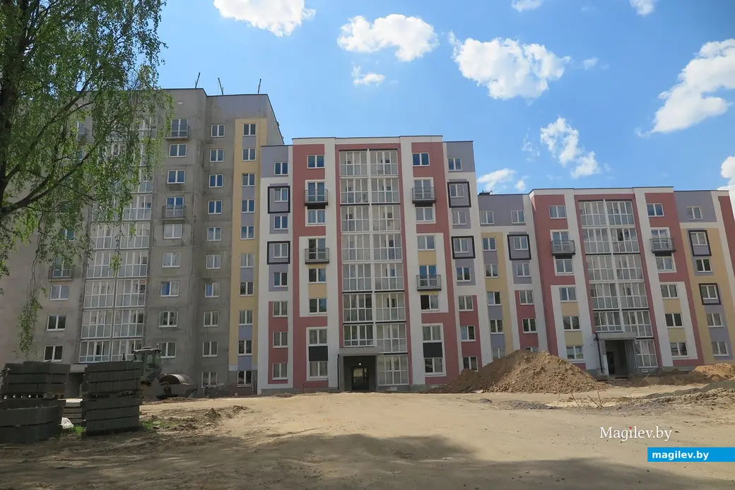 Май 2023 г. Могилев. Новый квартал из электродомов на пересечении Первомайской и Витебского тупика.