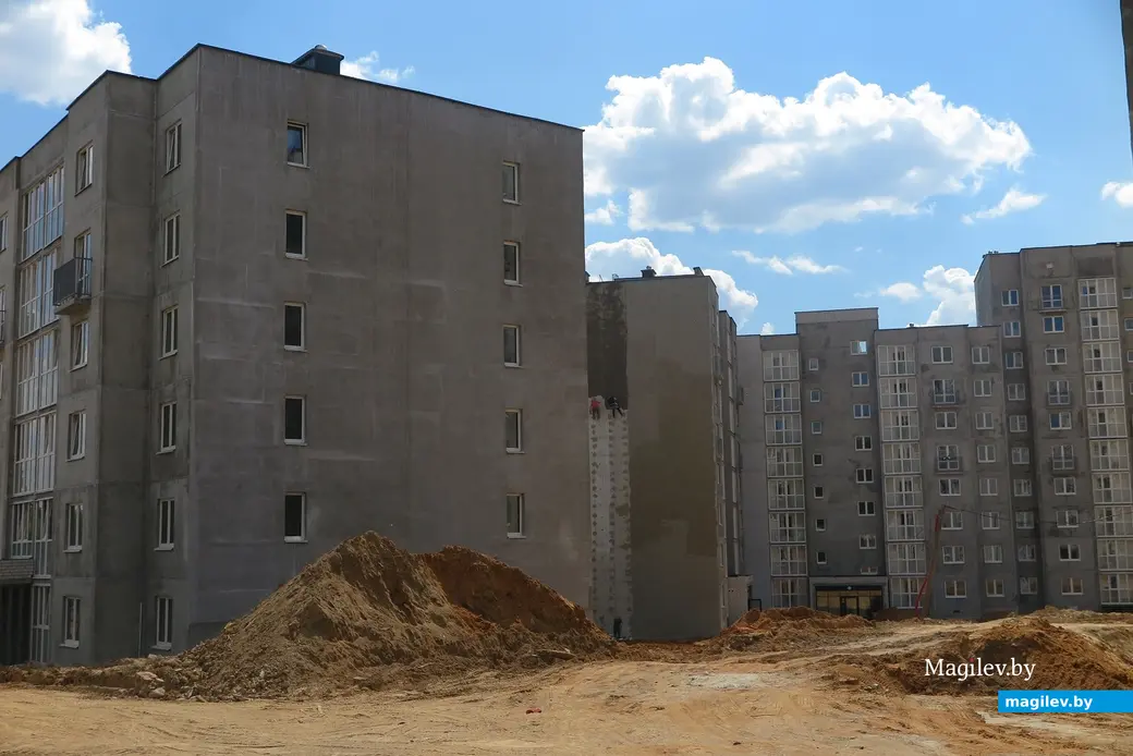 Май 2023 г. Могилев. Новый квартал из электродомов на пересечении Первомайской и Витебского тупика.