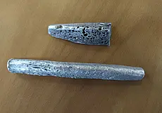 Декоративная тарелка, подспичечник, полтина и гривна, на которую собирают средства: Музей истории Могилева представил последние приобретения