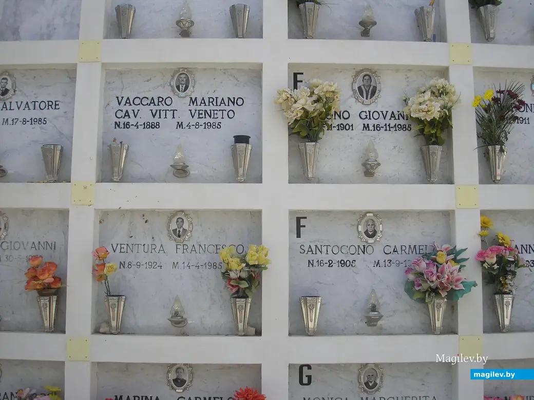 Семейный склеп далеко не каждому по карману.