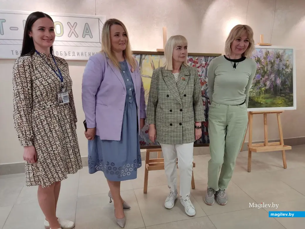 Замдиректора ДК области Юлия Семенова, педагог-художник «АРТ-Крохи» Елена Петрова, депутат Палаты представителей Национального собрания Светлана Шутова и руководитель