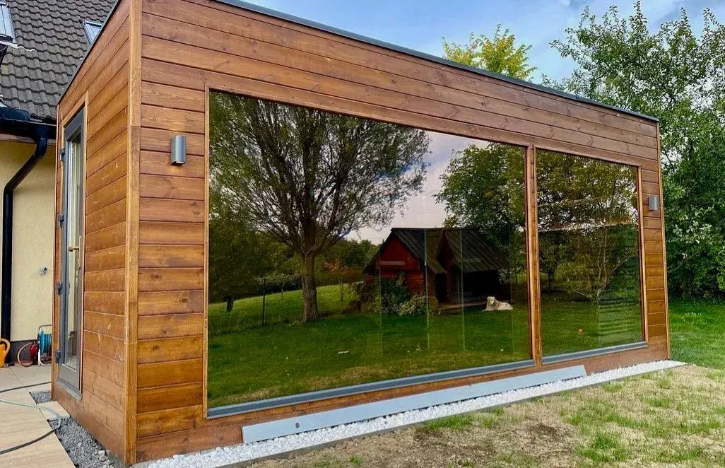 Каркасная сауна 6м х 2.45м. Просторная зона отдыха, душевая и парная.