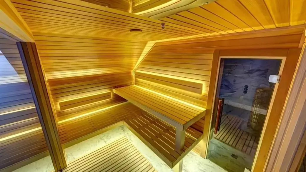 Натуральные материалы требуют тщательного ухода. Это проветривание и просушка бани или сауны после каждого использования и периодическая пропитка специальными защитными