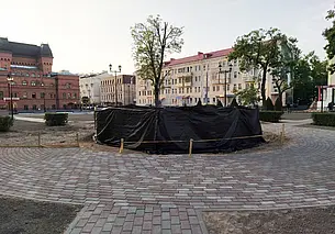 В Театральном сквере Могилева устанавливают новый фонтан. Фотофакт