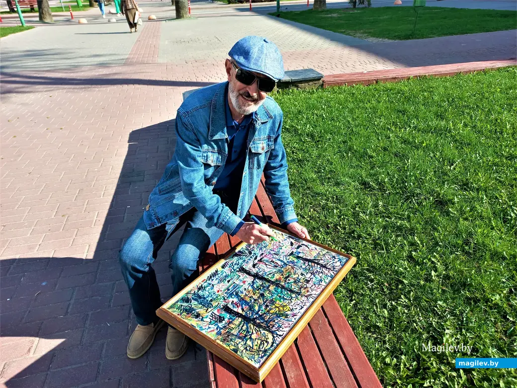 Альберт Кушлин за работой. Могилев, апрель 2023 года.