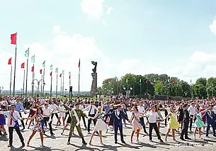 Могилевские выпускники закружатся в вальсе на площади Славы