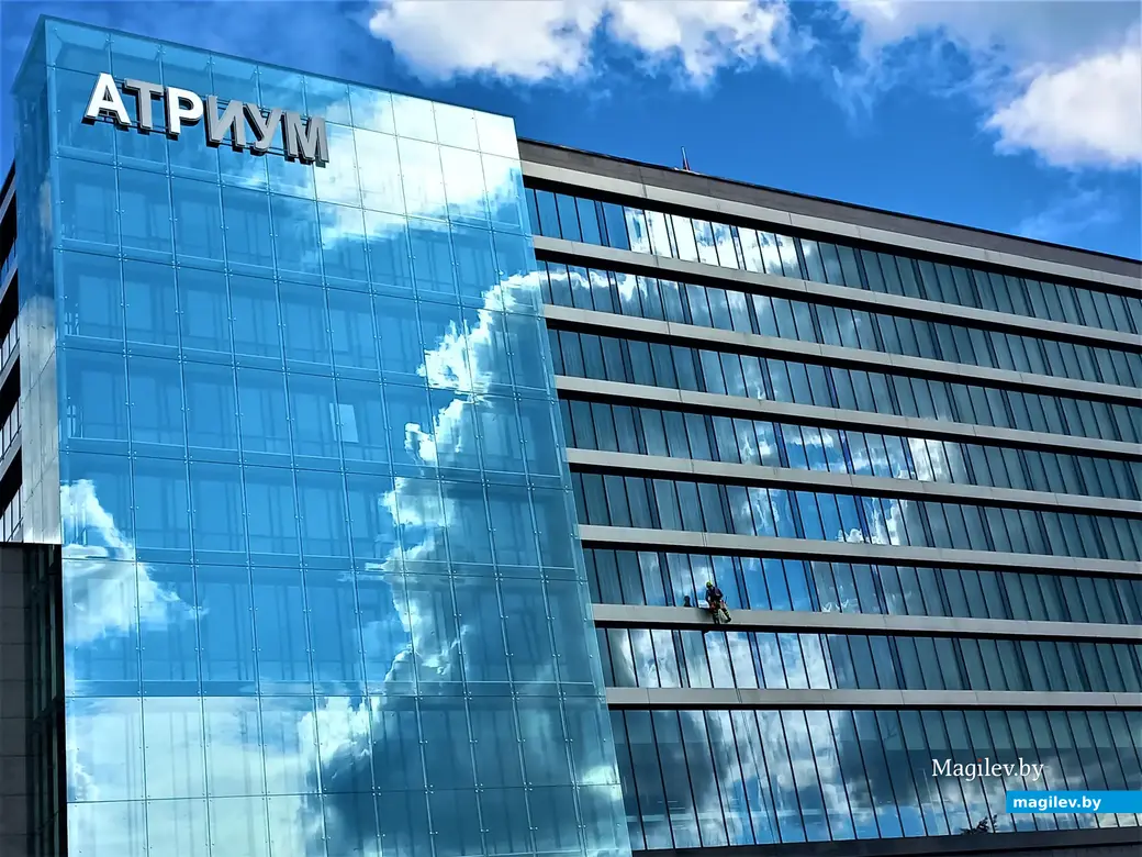 Могилевский «Атриум»: и небо в стеклах как живое...
