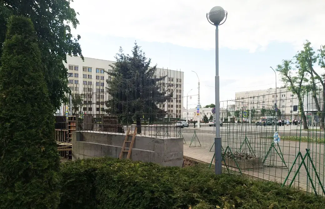 Стройка напротив главпочтамта Могилева. 22 мая 2023 года.