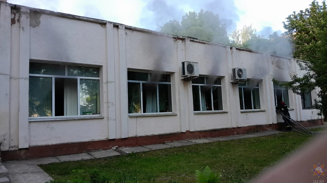 24.05. 2023г На пожаре из общежития в Могилеве эвакуированы 90 человек. Фото: МЧС