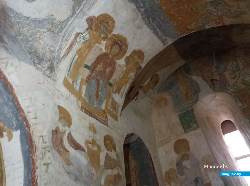 Май 2023 г. Полоцк. Древние фрески в Спасском храме.