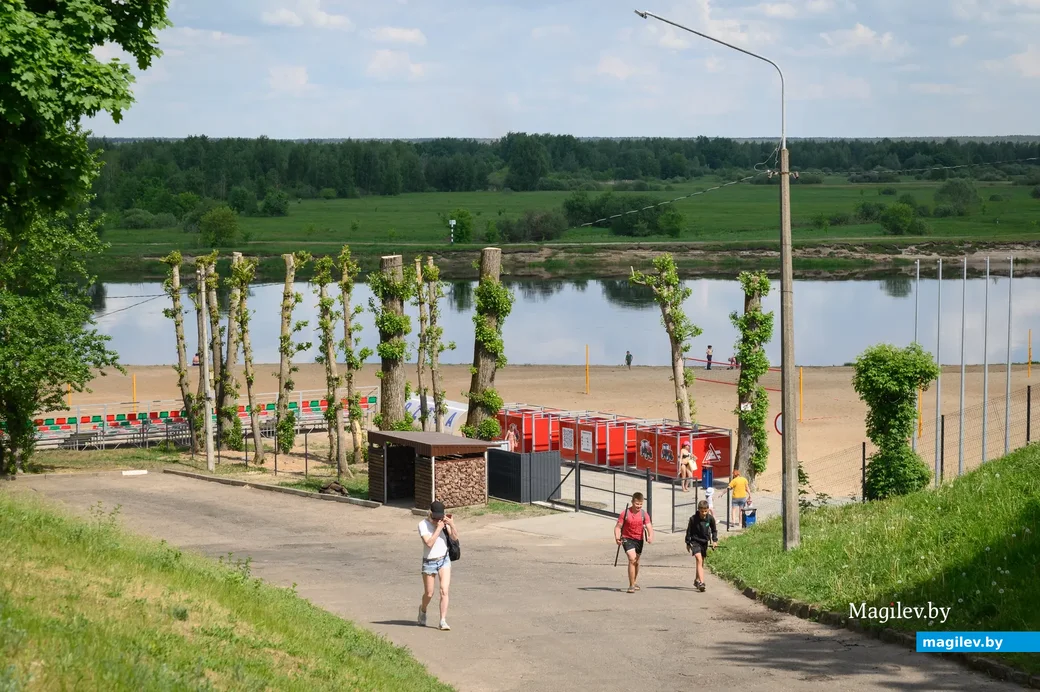 24.05.2023. Городской пляж после реконструкции. На противоположном берегу сегодня могла бы