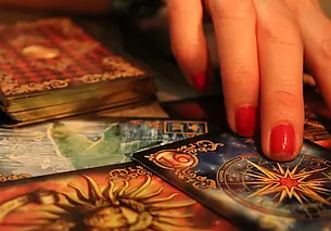 «Мне нагадали, что с малышкой случится беда». Комментарий психолога