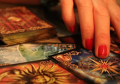 «Мне нагадали, что с малышкой случится беда». Комментарий психолога