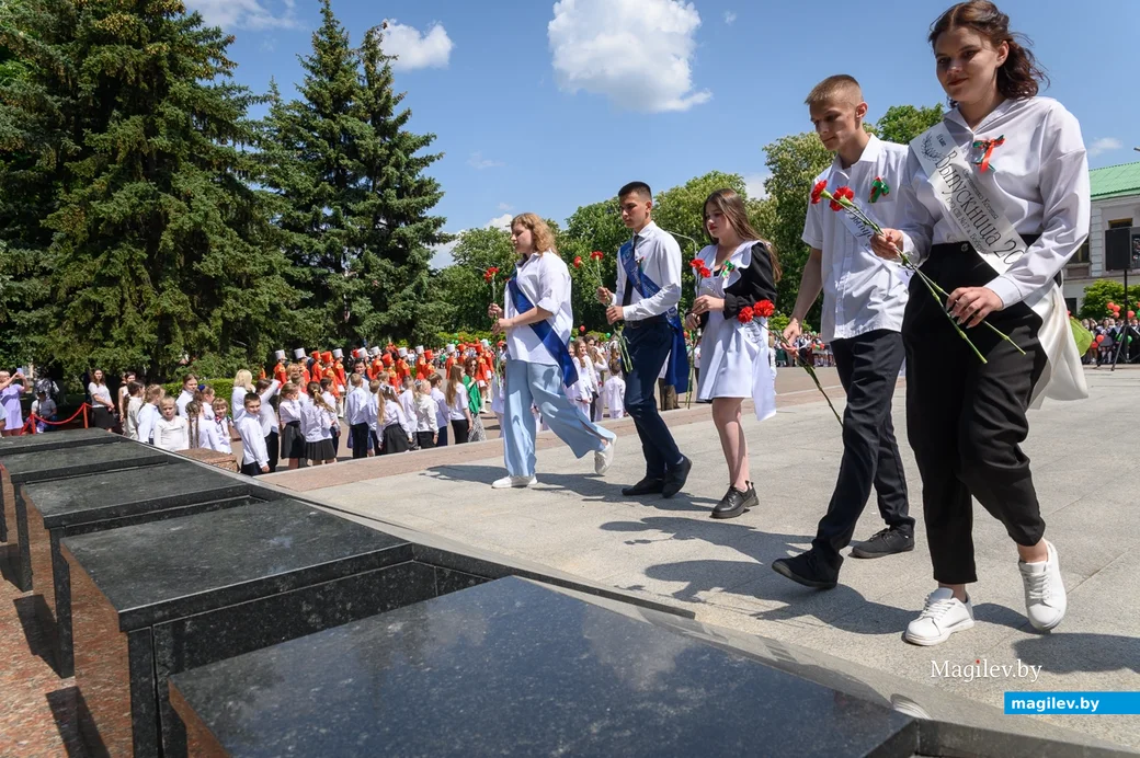 25.05.2023. Бобруйск. Последний звонок 2023. Торжественное шествие выпускников школ.