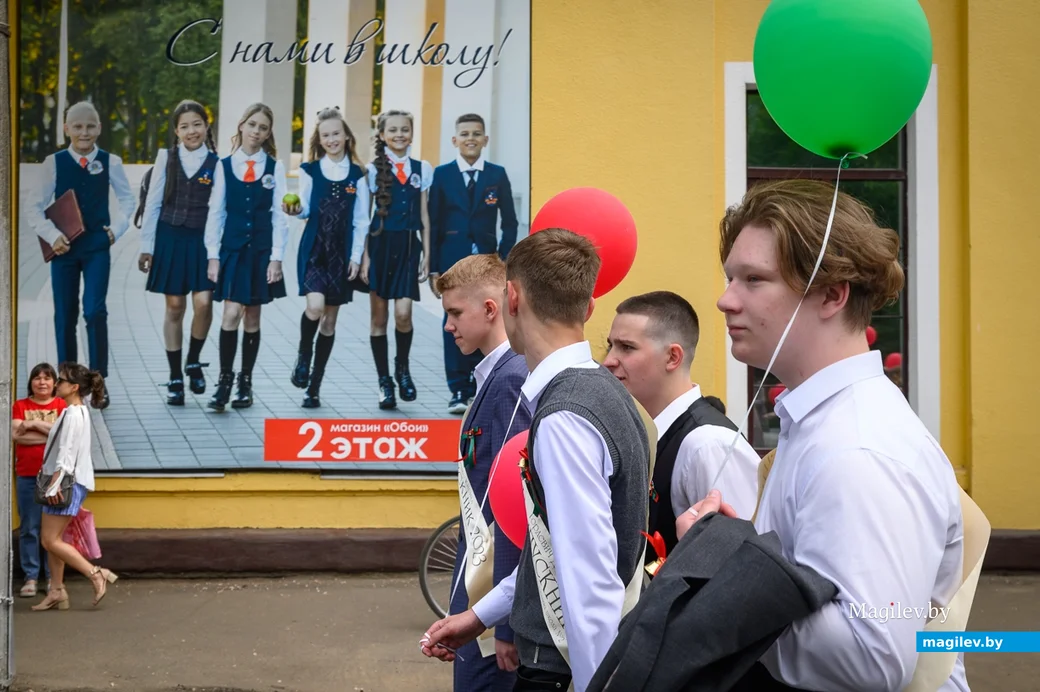 25.05.2023. Бобруйск. Последний звонок 2023. Торжественное шествие выпускников школ.