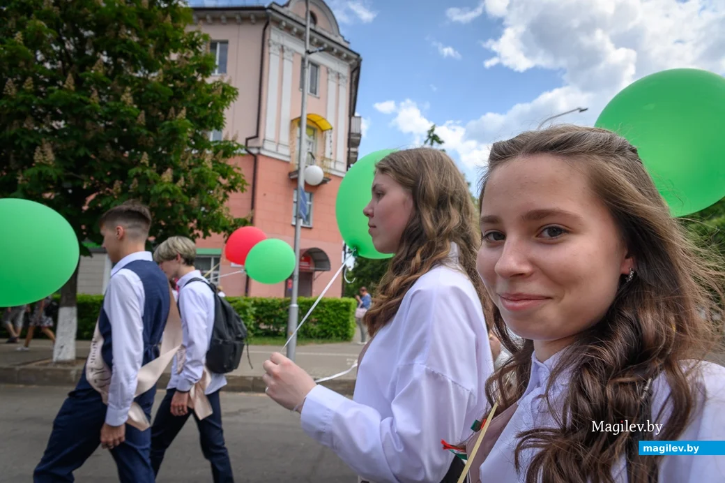 25.05.2023. Бобруйск. Последний звонок 2023. Торжественное шествие выпускников школ.