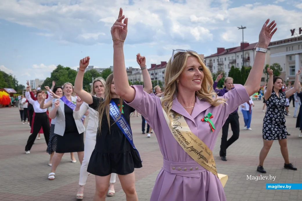 25.05.2023. Бобруйск, площадь Ленина. Последний звонок 2023.