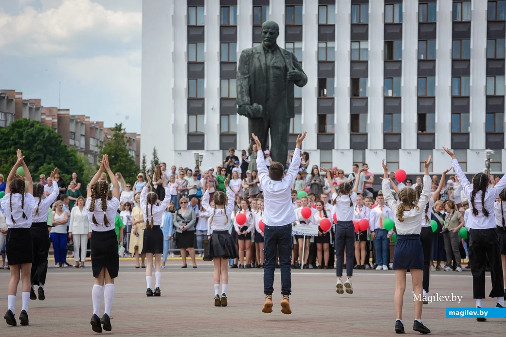 25.05.2023. Бобруйск, площадь Ленина. Последний звонок 2023.