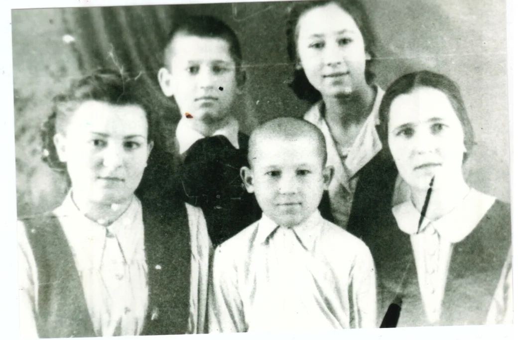 Фото 7. Соня с детьми.