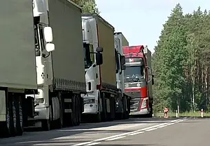 Польша намерена полностью закрыть границу для фур из Беларуси и России