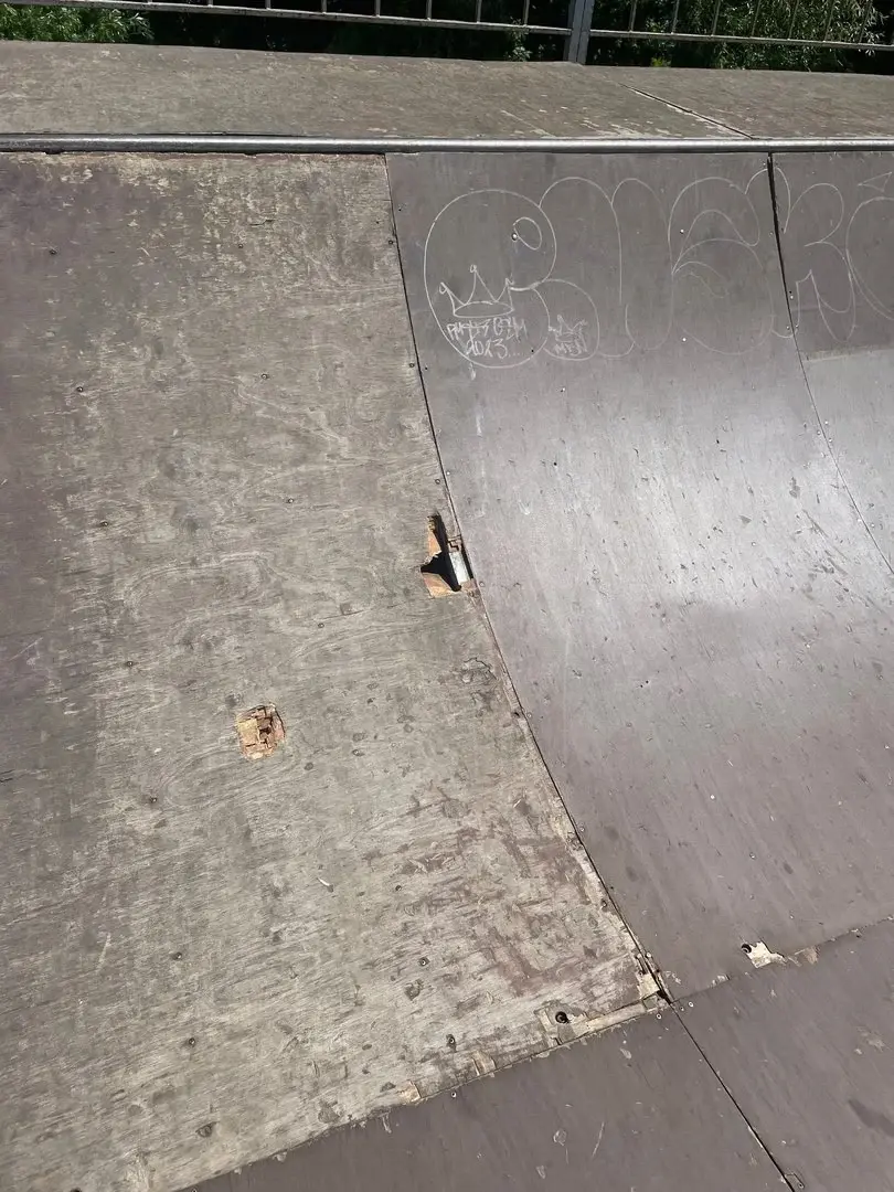 Май 2023 г. Могилев, Подниколье. Так плачевно сейчас выглядит скейт-парк.