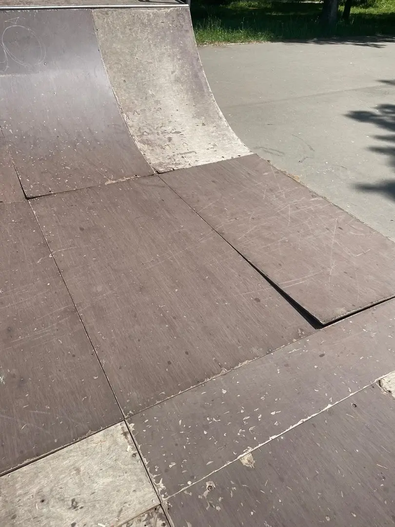 Май 2023 г. Могилев, Подниколье. Так плачевно сейчас выглядит скейт-парк.