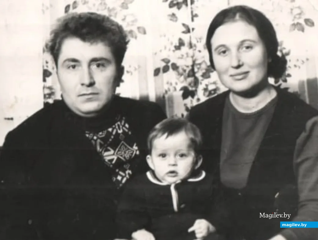 Александр Николаевич и Галина Дмитриевна с сыном Сашей еще в Слониме, 1971 год.