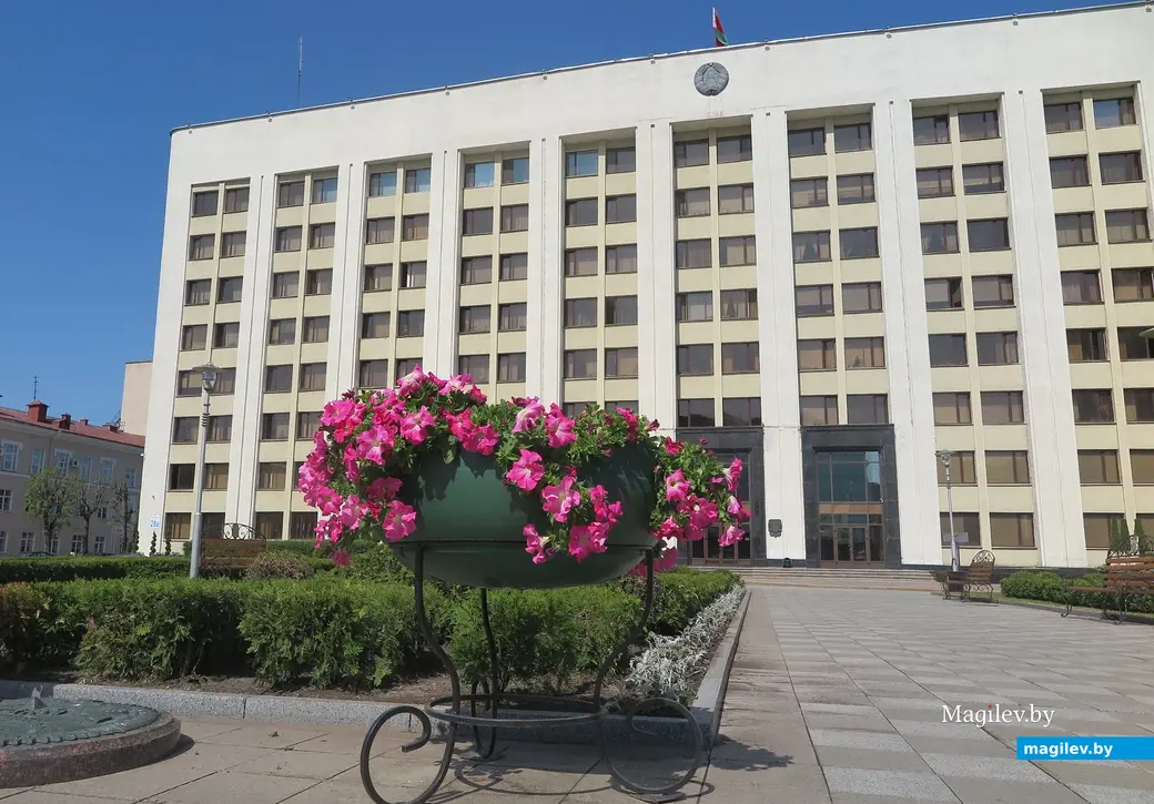 Май 2023 г. Могилев. Специалисты «Могилевзеленстрой» высадили более миллиона цветов в нынешнем году.