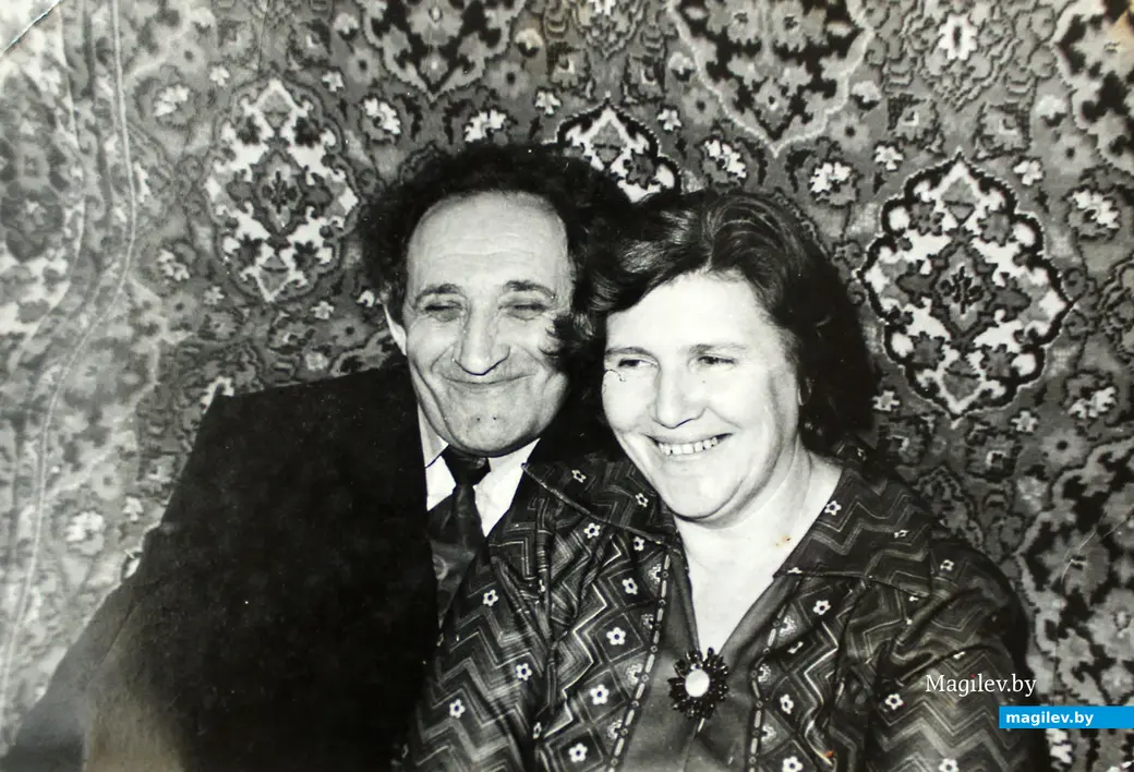 Генрих Берович и Кима Яковлевна в квартире дома №3 по улице Менжинского.