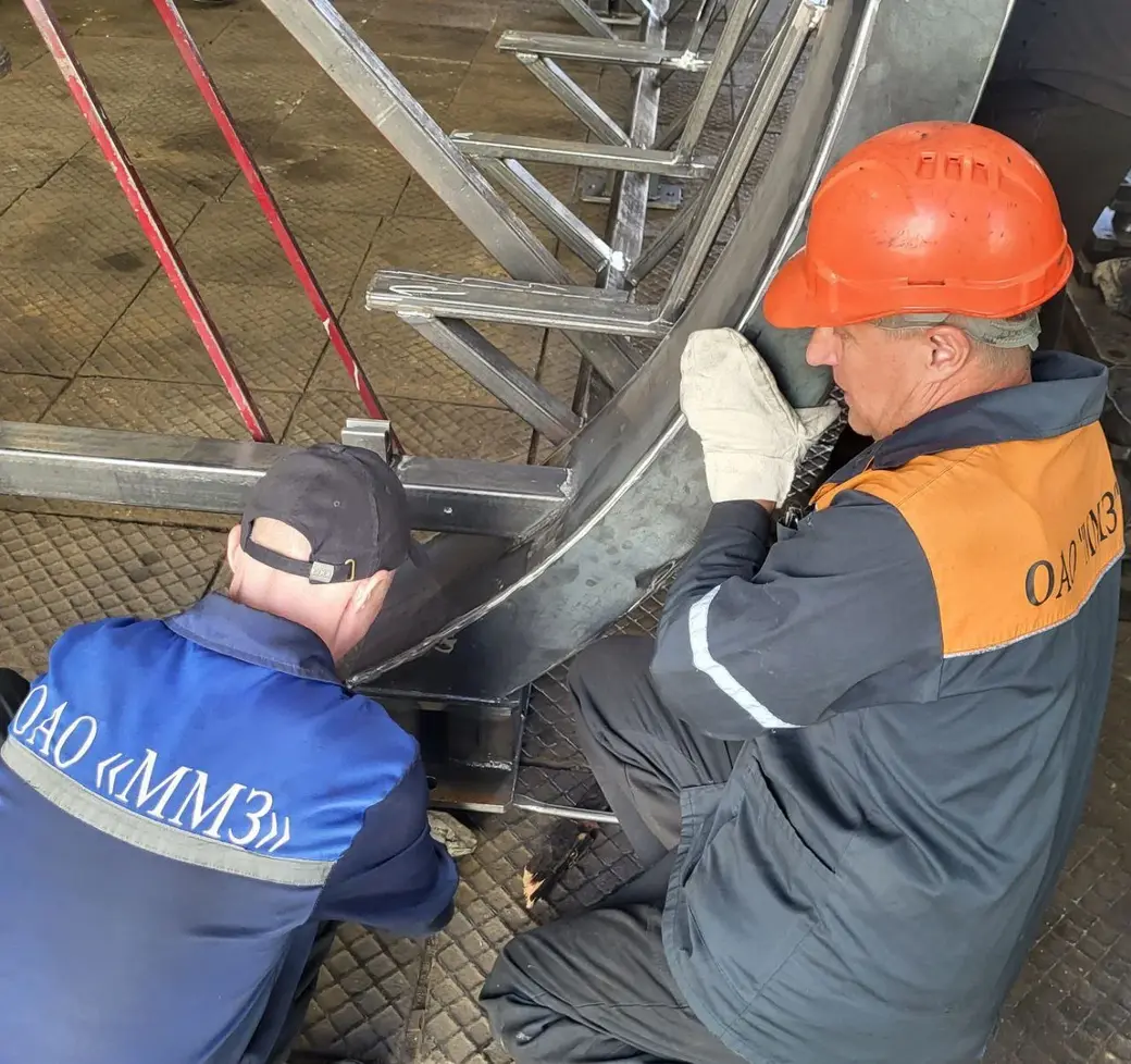 А так остановочный павильон изготавливался металлургами. Фото: Могилевский металлургический завод.