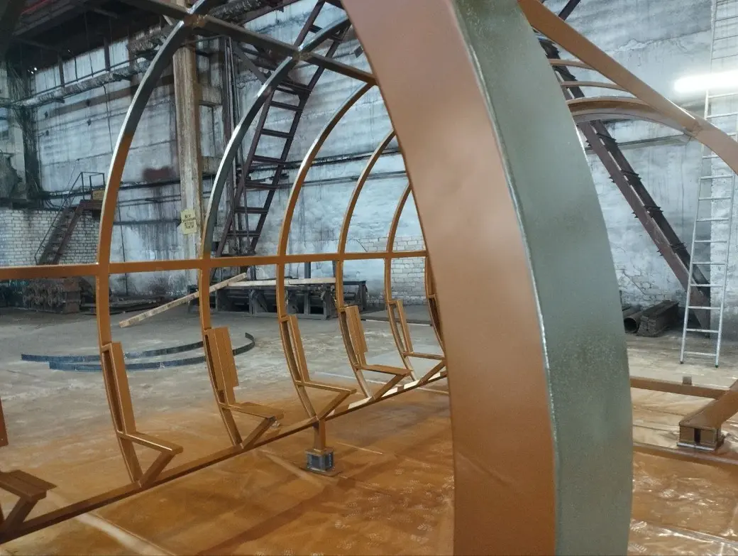 А так остановочный павильон изготавливался металлургами. Фото: Могилевский металлургический завод.