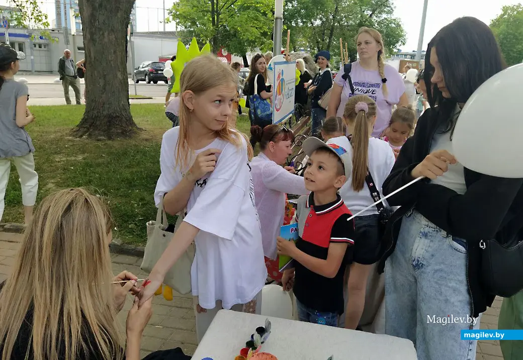 Праздник детства в сквере 40-летия Победы. Могилев. 1 июня 2023 года.