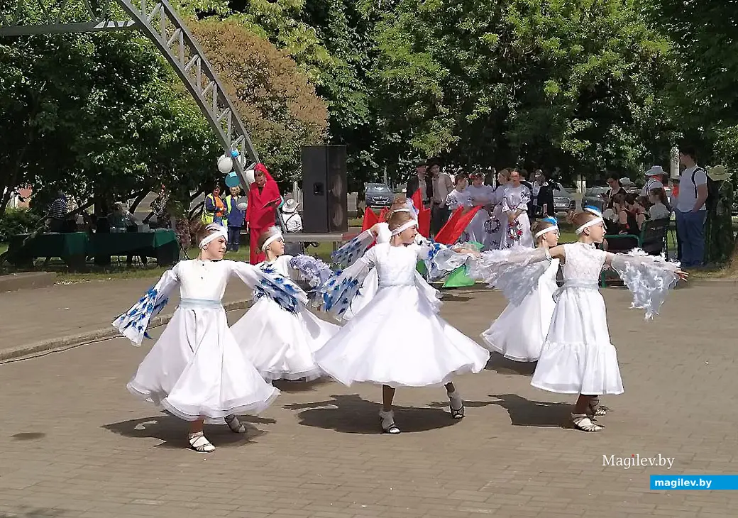 Праздник детства в сквере 40-летия Победы. Могилев. 1 июня 2023 года.