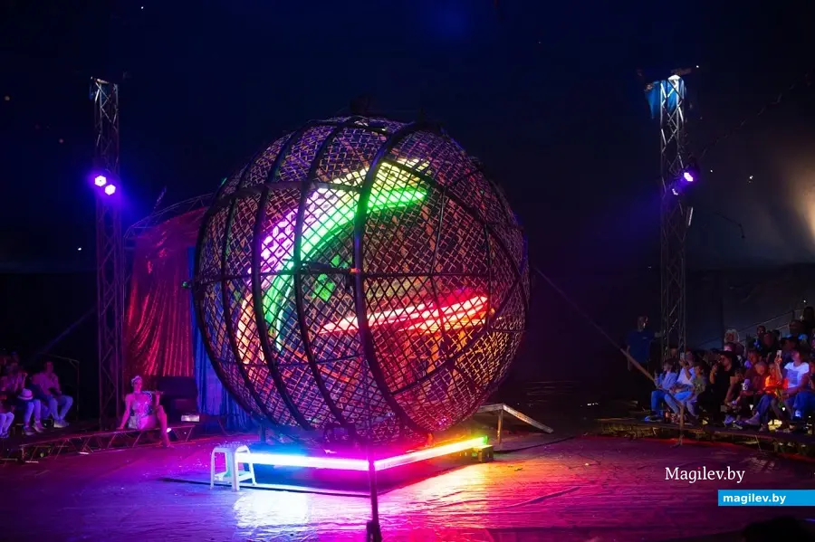 Июнь 2023 г. Могилев. На экстрим-шоу «Колумбийский форсаж» цирка-шапито Sirius.
