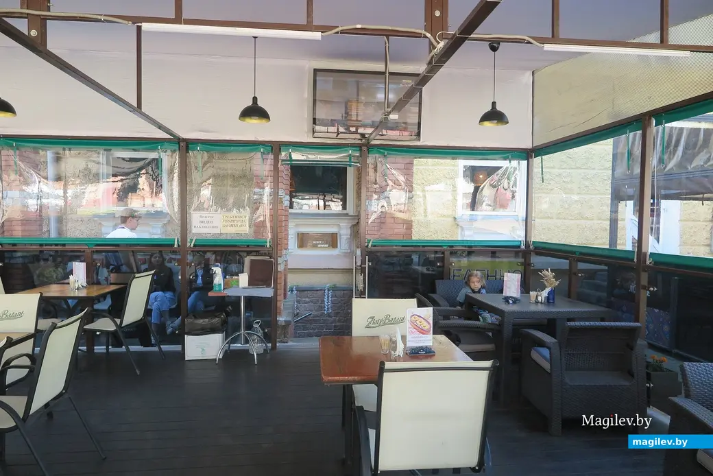 Июнь 2023 г. Могилев, уличная терраса «Корчмы на Шкловском базаре». Места есть!