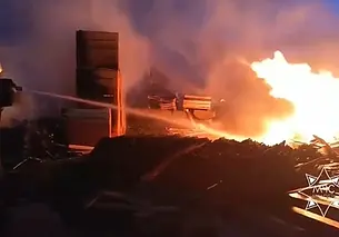 В Борисове сгорело 100 кубов пиломатериалов, ангар и погрузчик