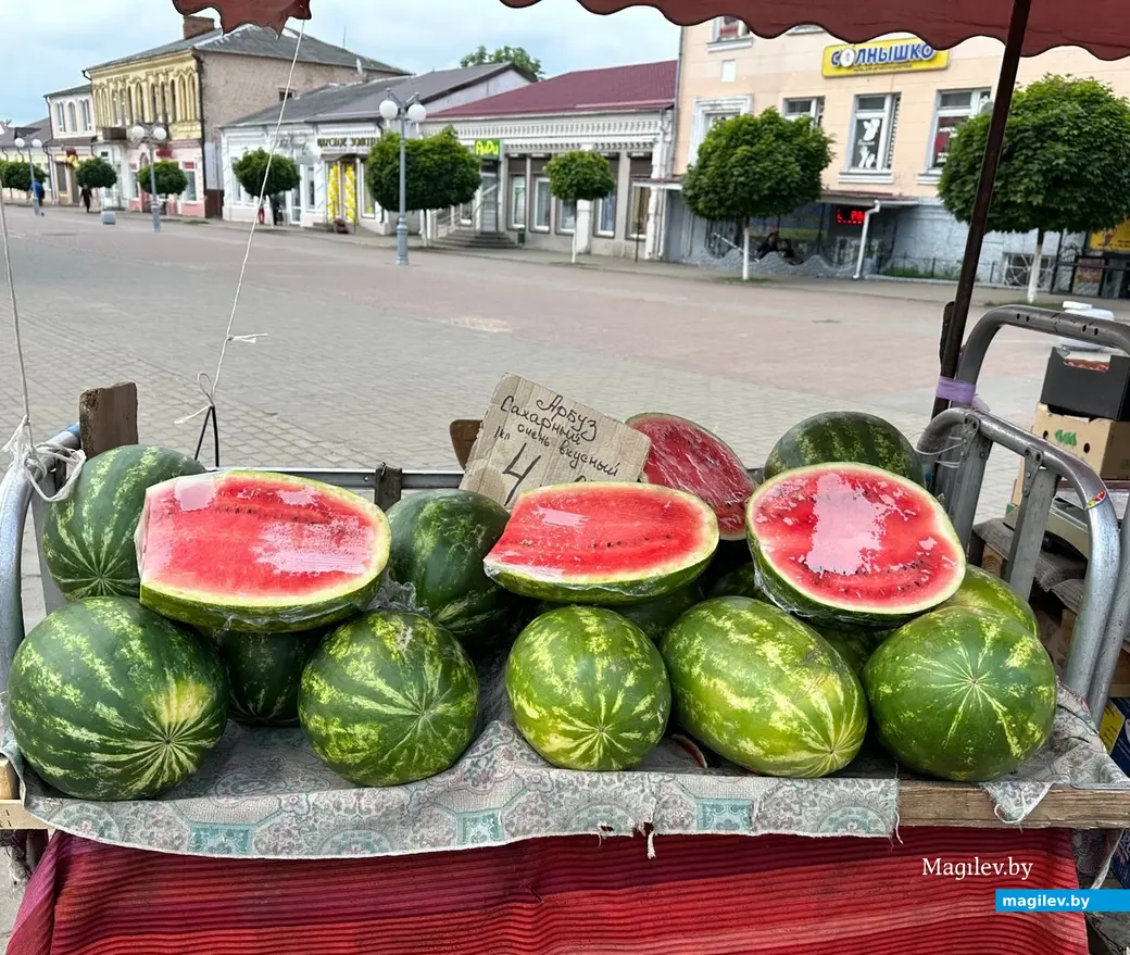 Можно половинку, а можно и чевертинку. Бобруйск, рынок «Центральный», 10.06.2023 г.