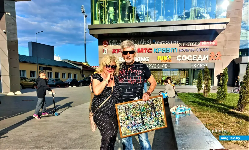 Ирина Дмоховская от солнца прятаться не намерена. Могилев, 2023 год.