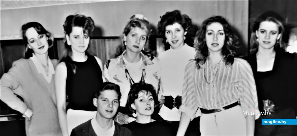 Участники Театра мод Ирины Дмоховской. Могилев, 1990-е годы.