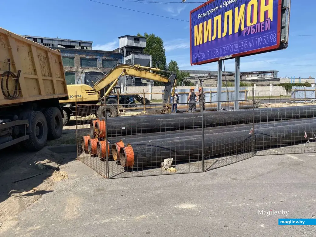 Июнь, 2023 г. Могилев. На автовокзале также меняют трубы.