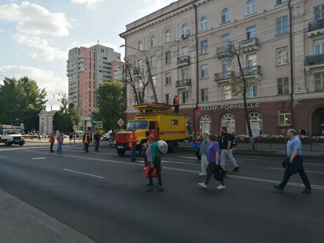 Троллейбус повредил фонарный столб в центре Могилева.