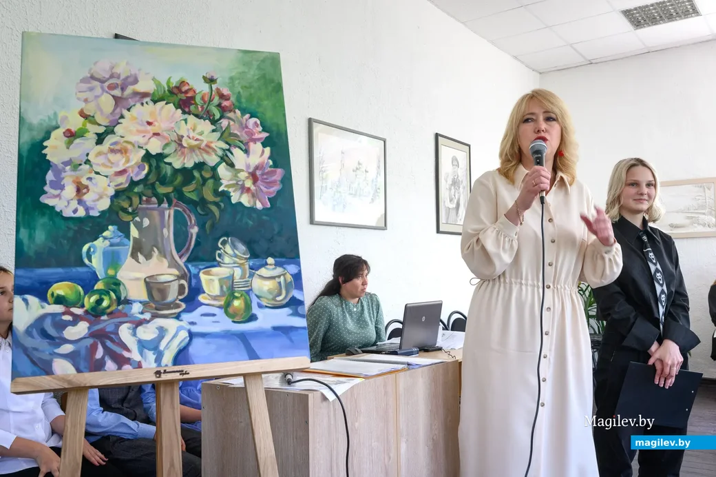 16.06.2023, Бобруйск. Марина Арасланова и Рената Шутовец. Защита творческих работ выпускников 