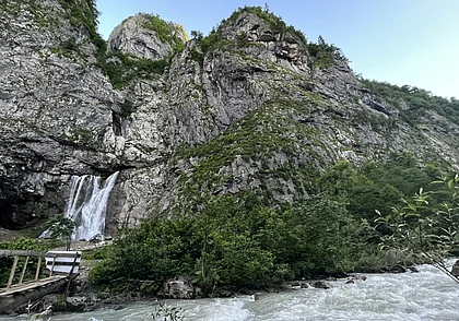 Спасатели Абхазии ищут четырехлетнего белоруса, которого унесло течением реки