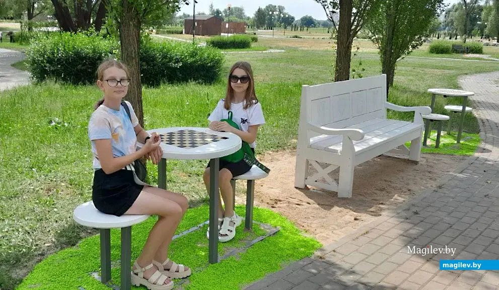 Парк культуры и отдыха Подниколье Могилева. Автор арт-объекта – ОАО Бабушкина крынка.