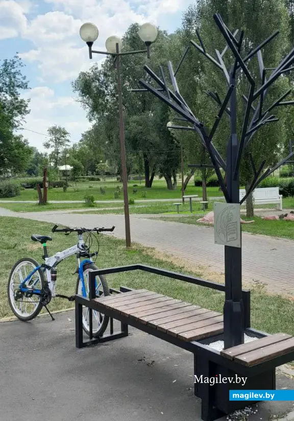 Парк культуры и отдыха Подниколье Могилева. Автор арт-объекта – профсоюз образования и науки.