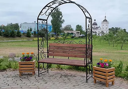 Более 30 новых скамеек и 9 цветочных клумб: что изменилось в парке Подниколья в Могилеве