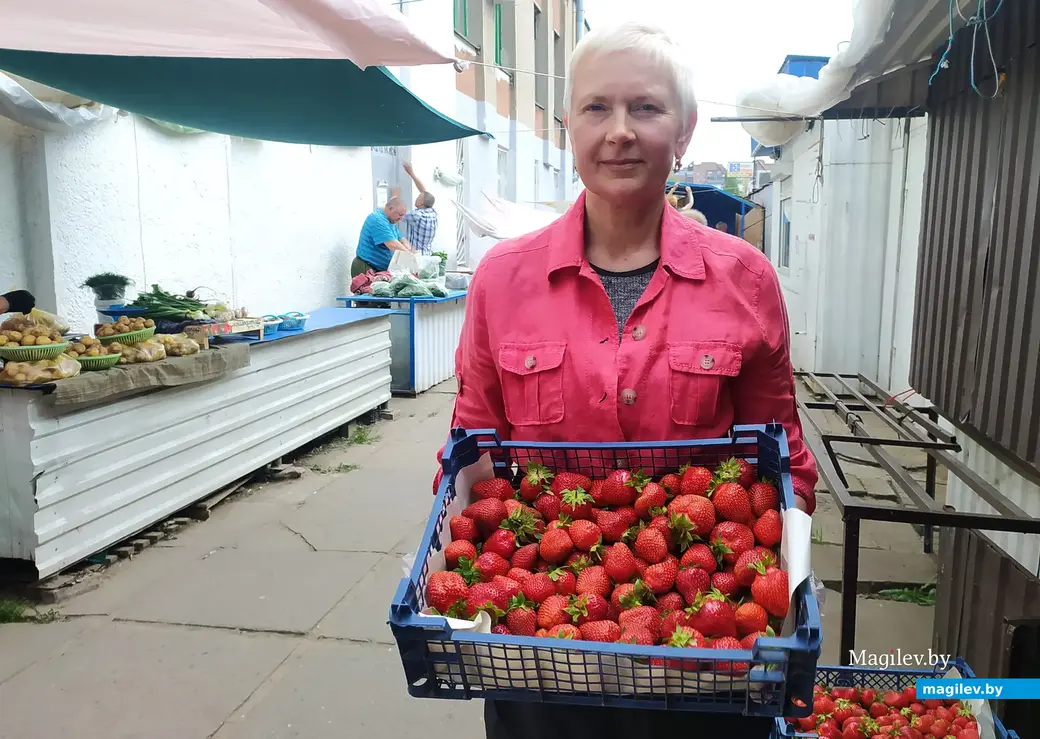 Алла Терехова. Мини-рынок в Заднепровье. Могилев. Июнь 2023 года.